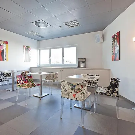 Hotel Bit Center 2*